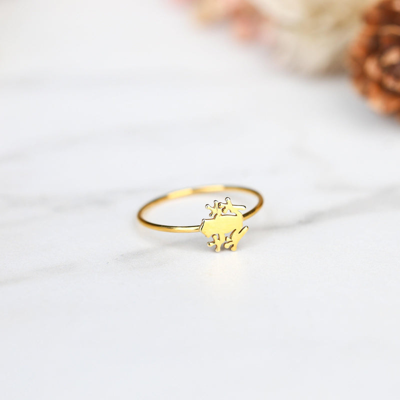 Dainty gold ring with a small crouching frog sitting on a very thin band (9 of 12)