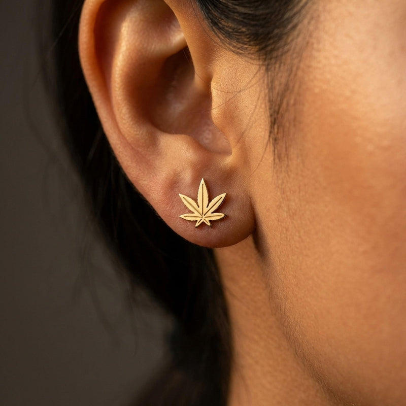 Pair of small gold marijuana leaf stud earrings with seven points (7 of 12)
