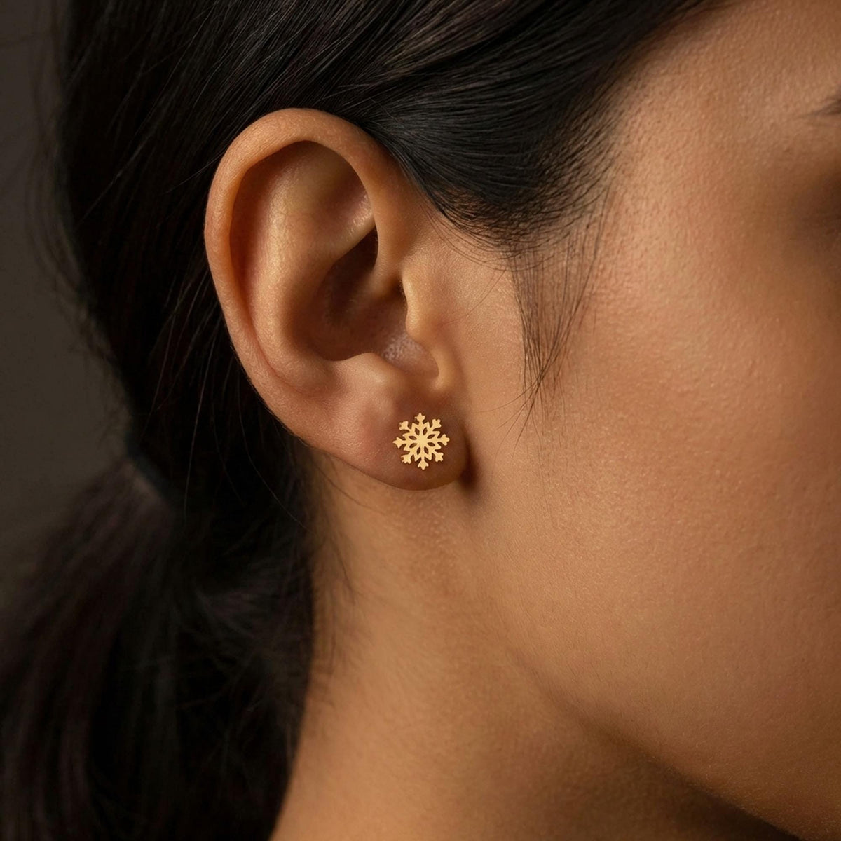 Pair of small gold snowflake stud earrings with fine branched arms