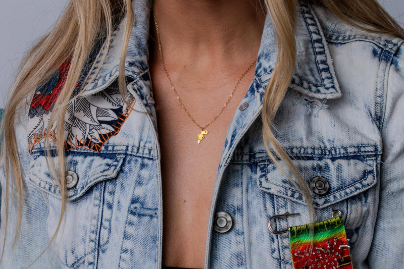 Fine gold necklace with a very small flat revolver pendant (5 of 8)