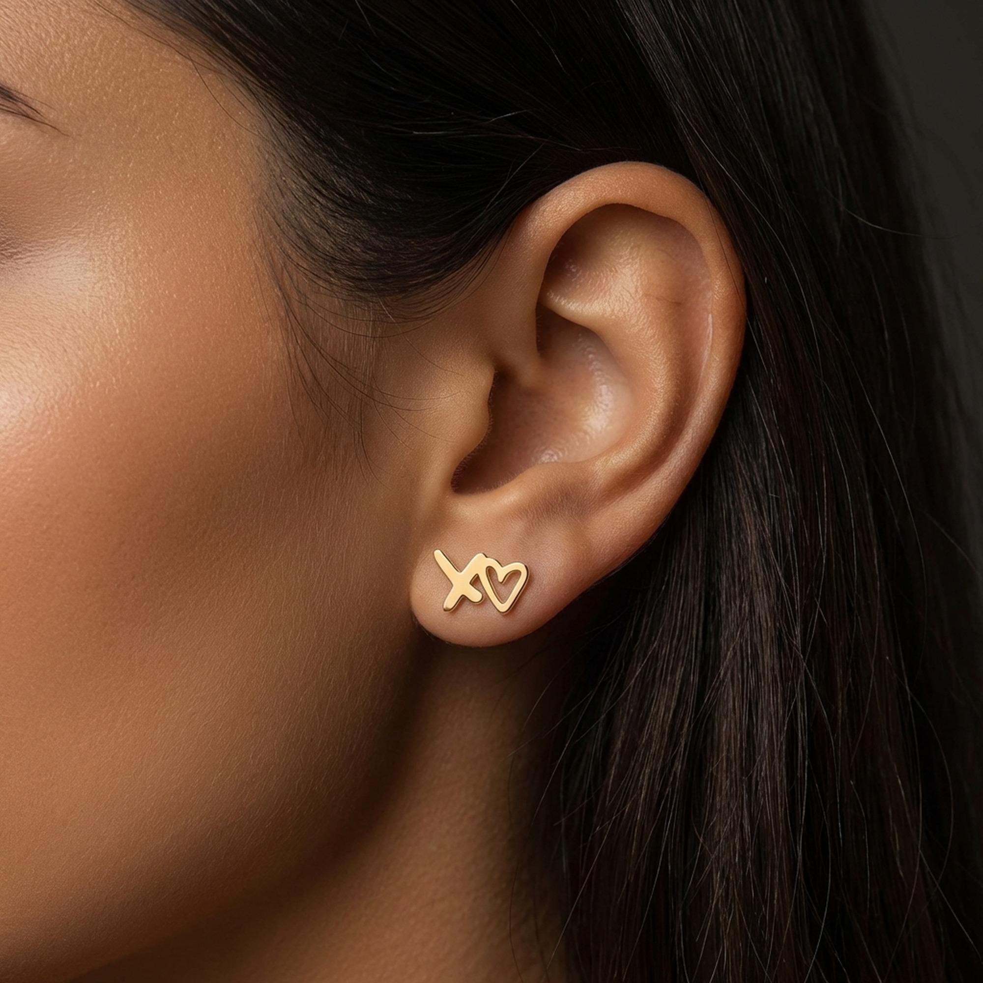 Mismatched X and O letter stud earrings in polished gold (2 of 8)