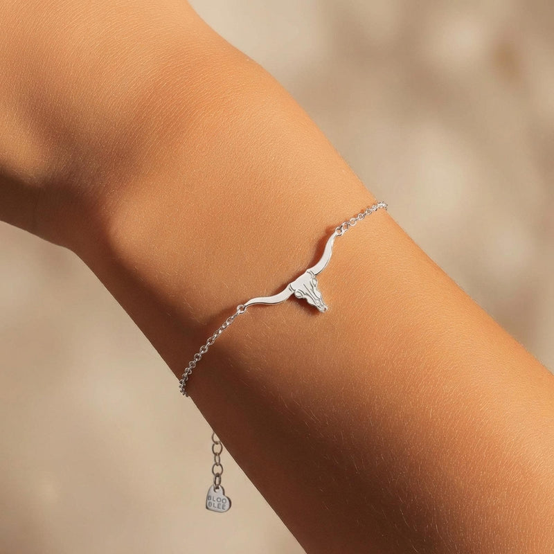 Fine gold chain bracelet with a small longhorn steer head charm (3 of 8)