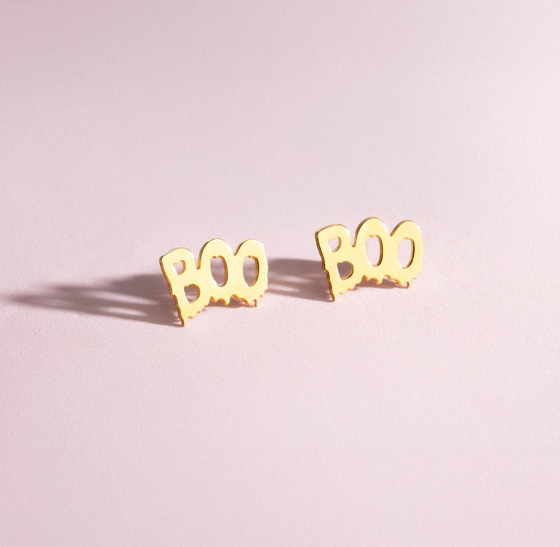 Pair of stud earrings spelling boo in rounded letters, in gold (5 of 8)