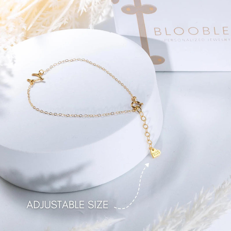 Fine gold chain bracelet with a small T-Rex skull fossil charm (7 of 8)