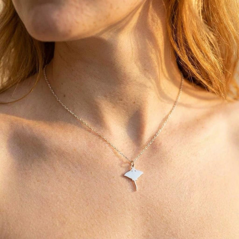 Small gold stingray pendant with flared wings and long tail on a fine chain (2 of 6)