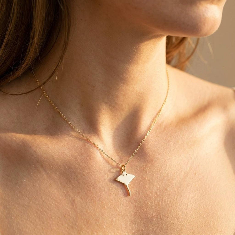 Small gold stingray pendant with flared wings and long tail on a fine chain (3 of 6)