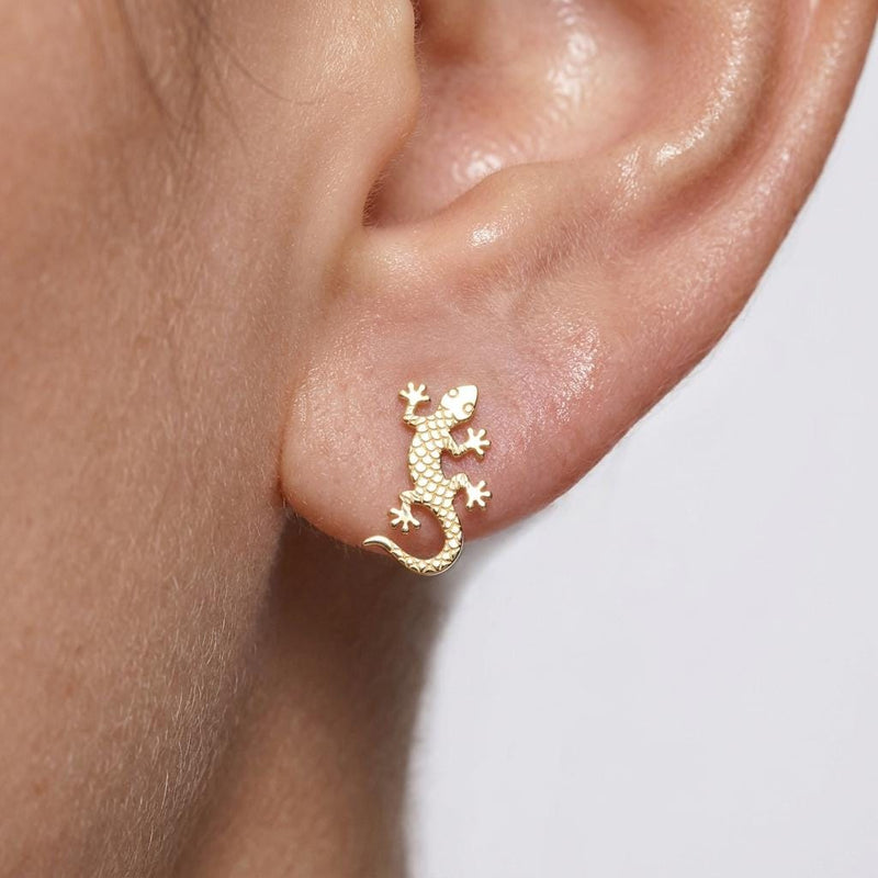 Pair of gold gecko stud earrings with splayed toes and curled tails (2 of 4)