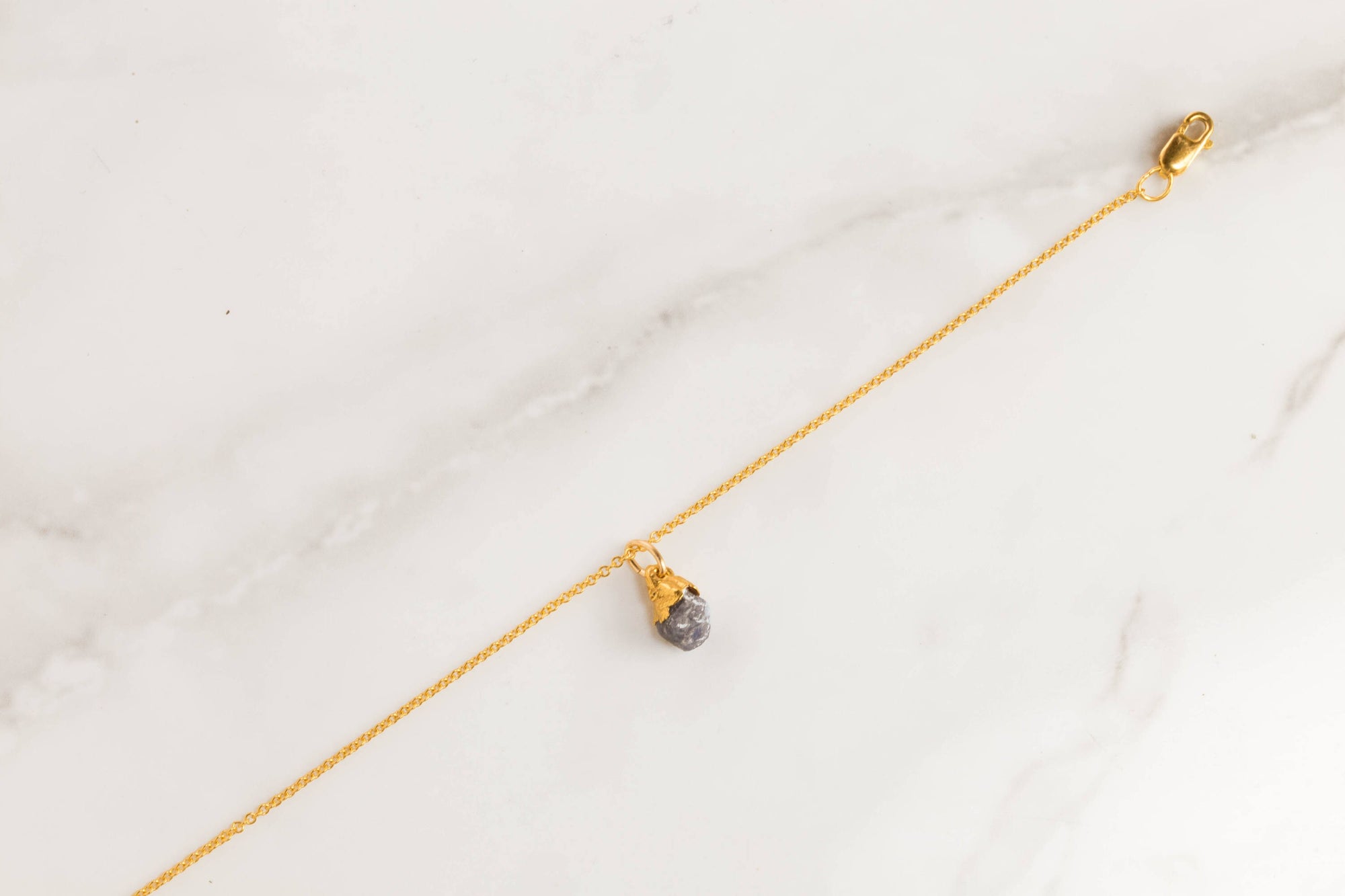 Gold Raw Sapphire Necklace, September Birthstone Necklace, Raw Birthstone Gift, Rough Sapphire Necklace, Raw Gemstone Choker Necklace Unique