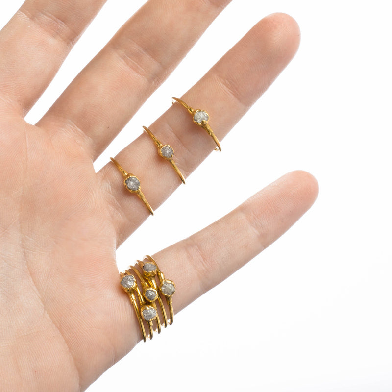 Ringcrush Dainty Raw Raw Diamond Ring, 24k gold (photo 4)