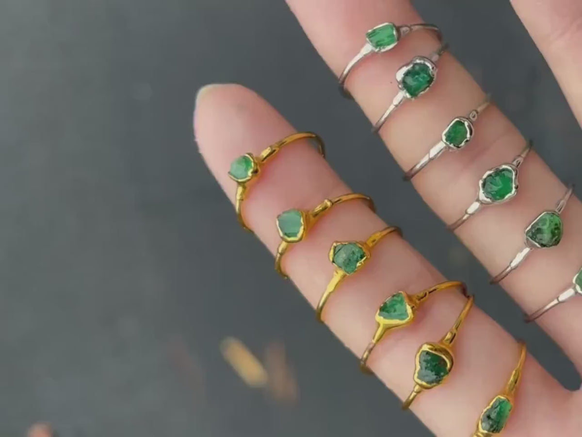 Dainty Raw Emerald Ring, Gold Stacking Rings, May Birthstone Ring, Boho Ring, Gemstone Ring, Minimalist Ring, Delicate Ring, Dainty Ring