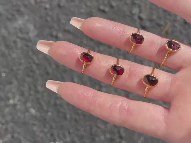 Rosecut Garnet Ring, Raw Garnet Jewelry, Minimalist Dainty Gold Ring, Stacking Ring, Capricorn Ring, Crystal Ring, January Birthstone