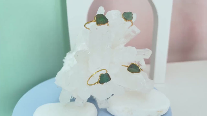 Raw Emerald Ring, Sterling Silver Ring, Green Stacking Rings, Emerald Engagement Ring, Gemstone Ring, Raw Stone Ring, Raw Crystal Ring, May
